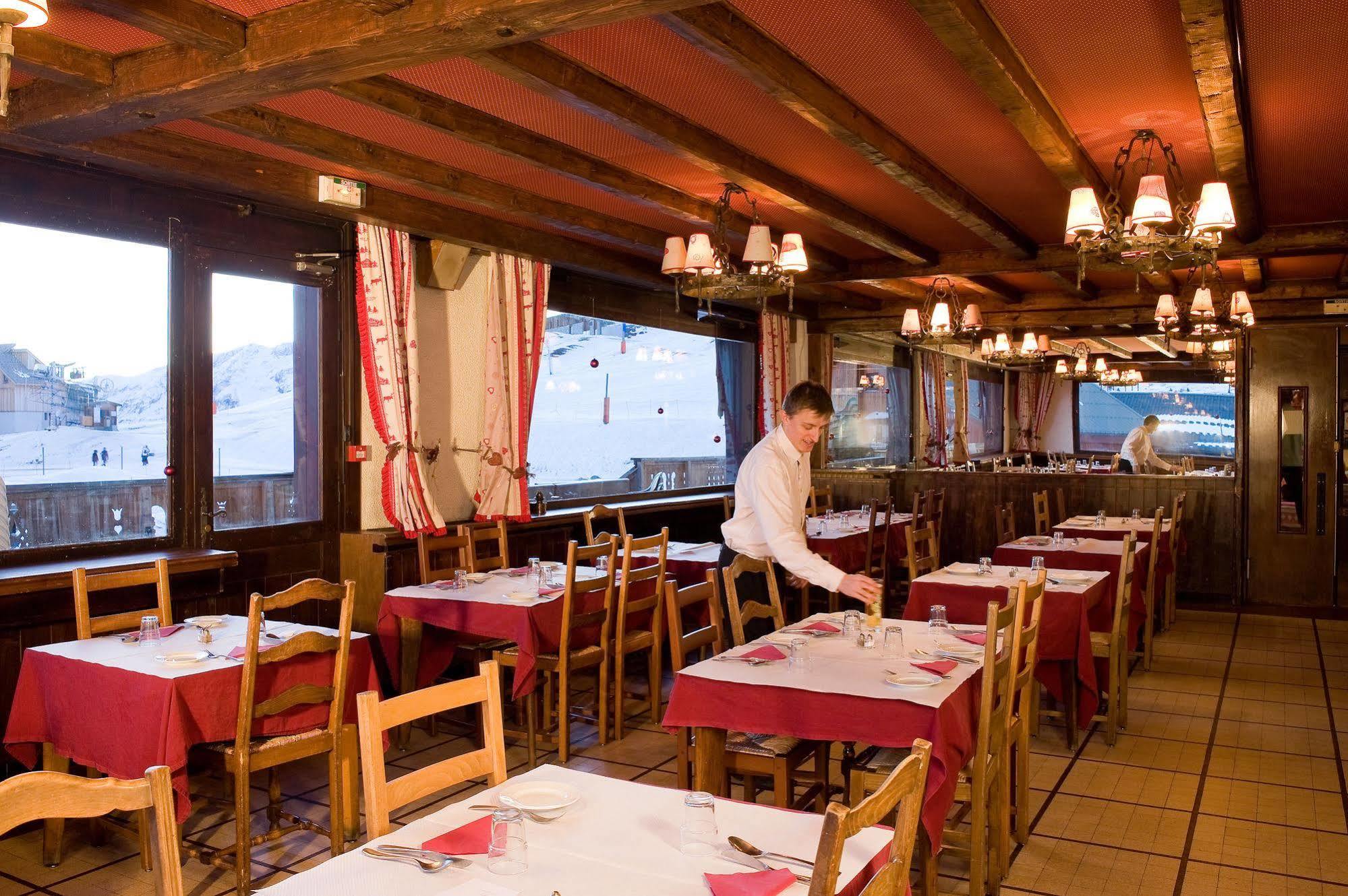 Madame Vacances Hotel Le Christina Alpe d'Huez Exterior photo